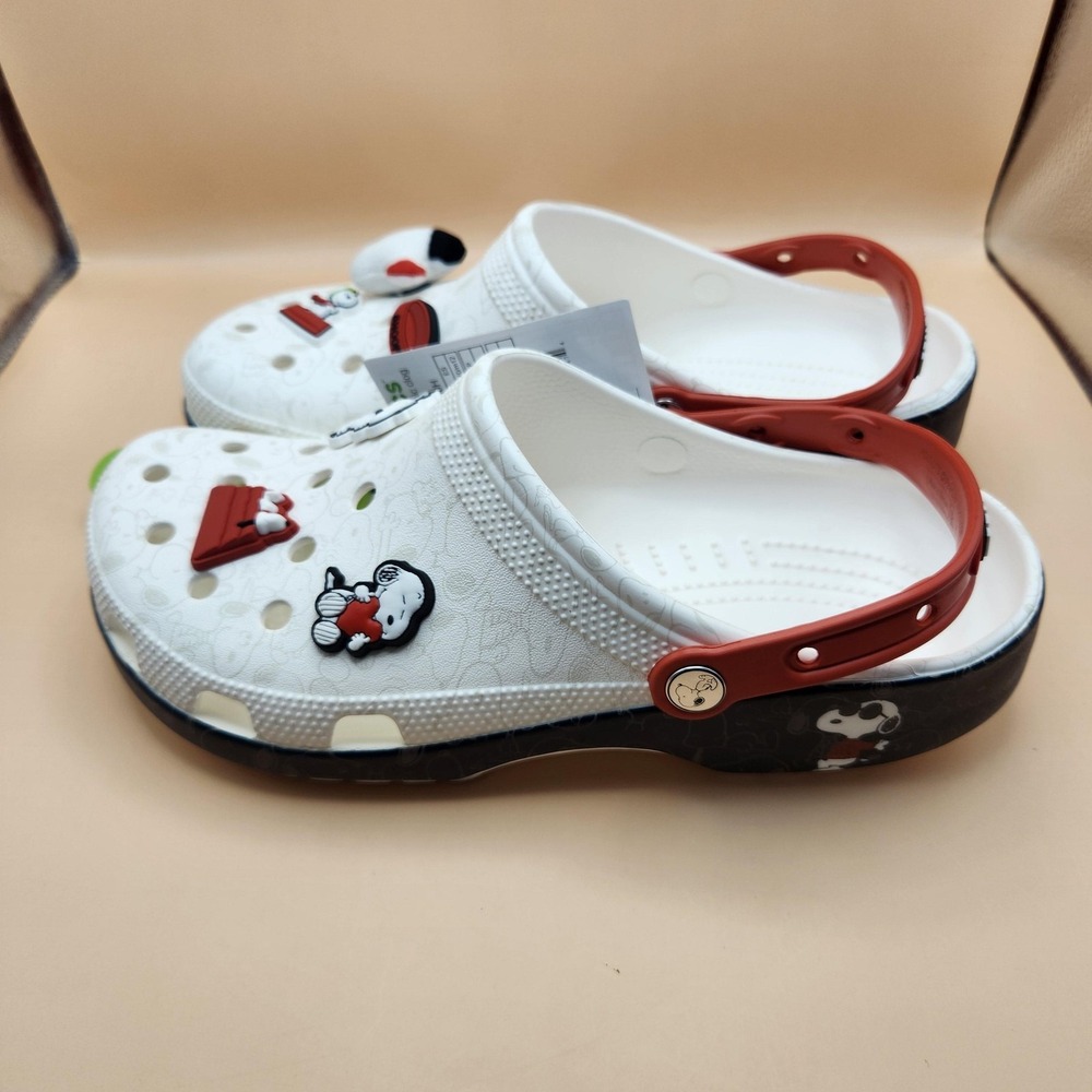 Crocs Peanuts Classic Clog Shoes Mens Size 10 White Snoopy Jibbitz 211124-90H